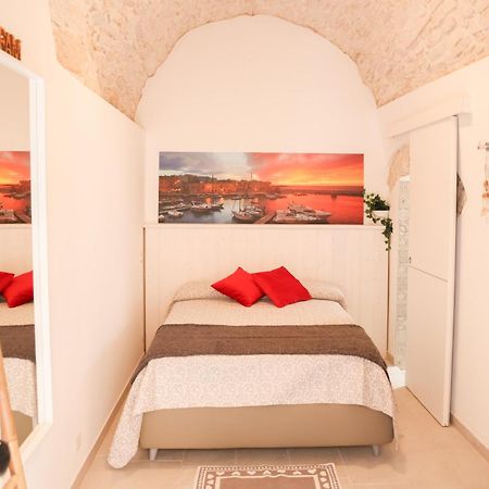 Room 20 - Piccola Camera In Pietra Bianca Giovinazzo Bagian luar foto