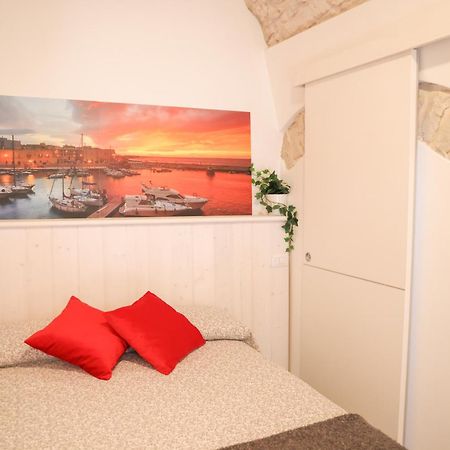 Room 20 - Piccola Camera In Pietra Bianca Giovinazzo Bagian luar foto