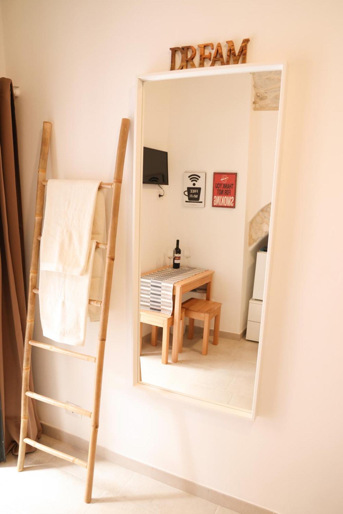 Room 20 - Piccola Camera In Pietra Bianca Giovinazzo Bagian luar foto
