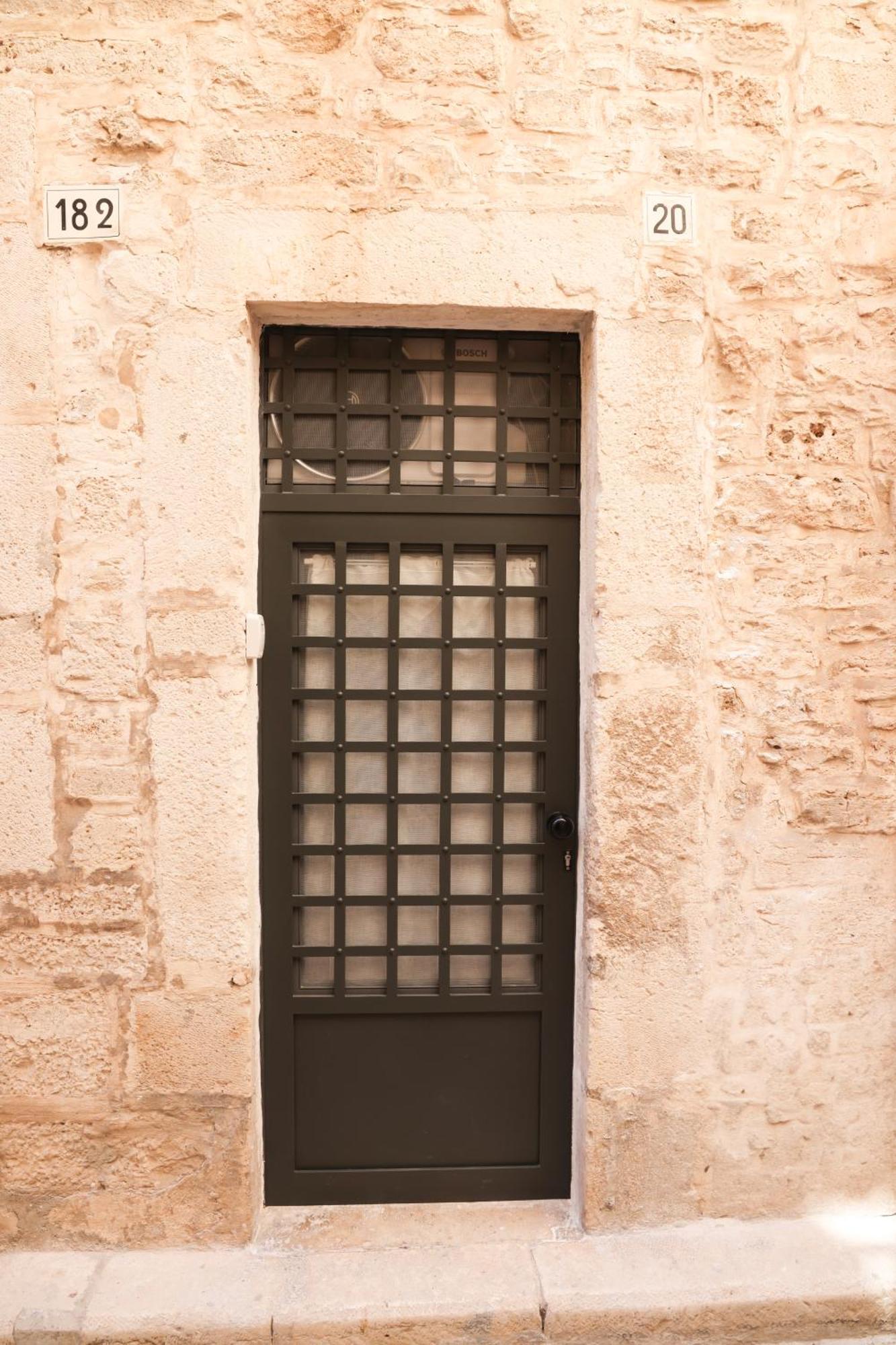 Room 20 - Piccola Camera In Pietra Bianca Giovinazzo Bagian luar foto