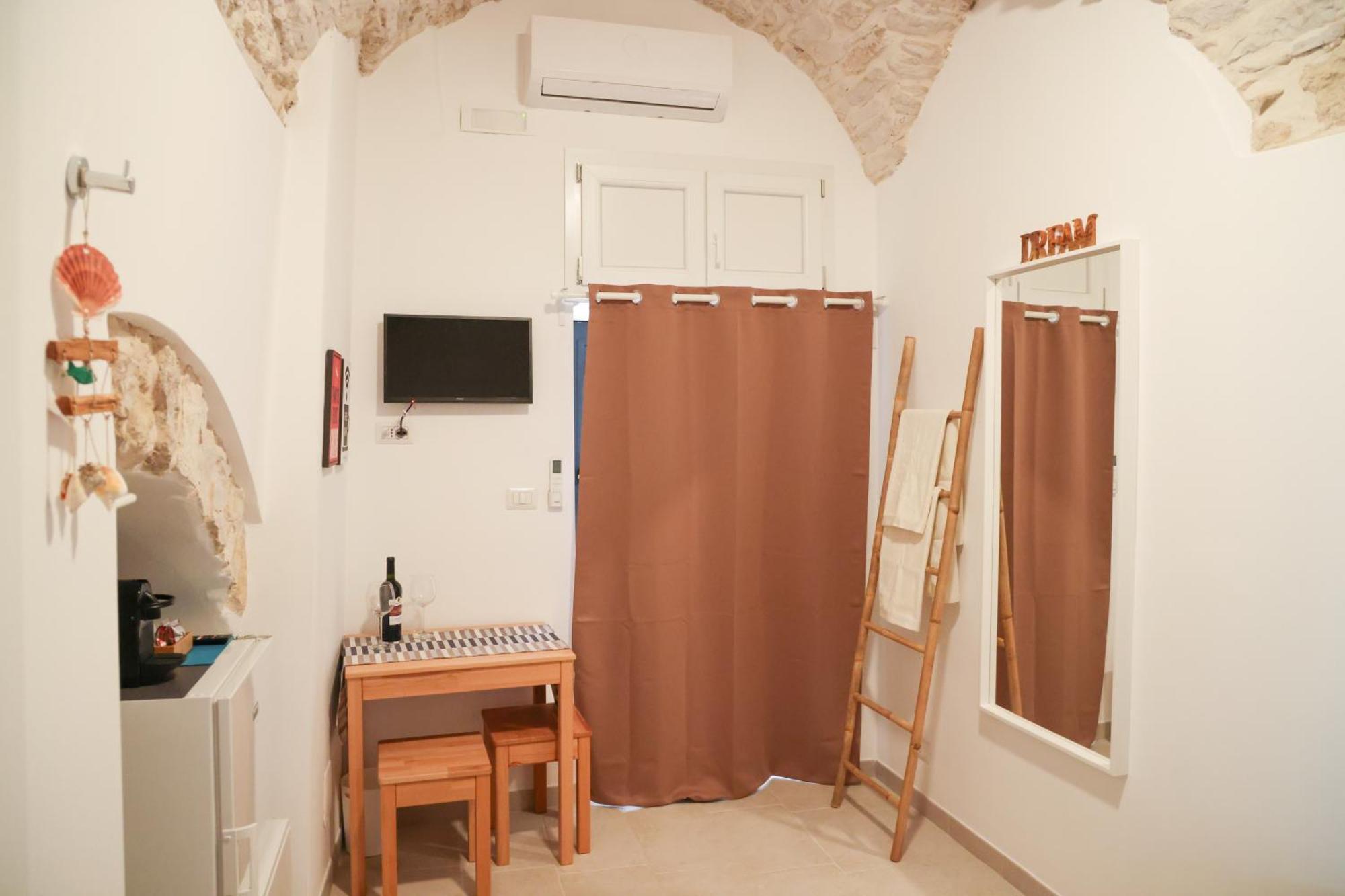 Room 20 - Piccola Camera In Pietra Bianca Giovinazzo Bagian luar foto