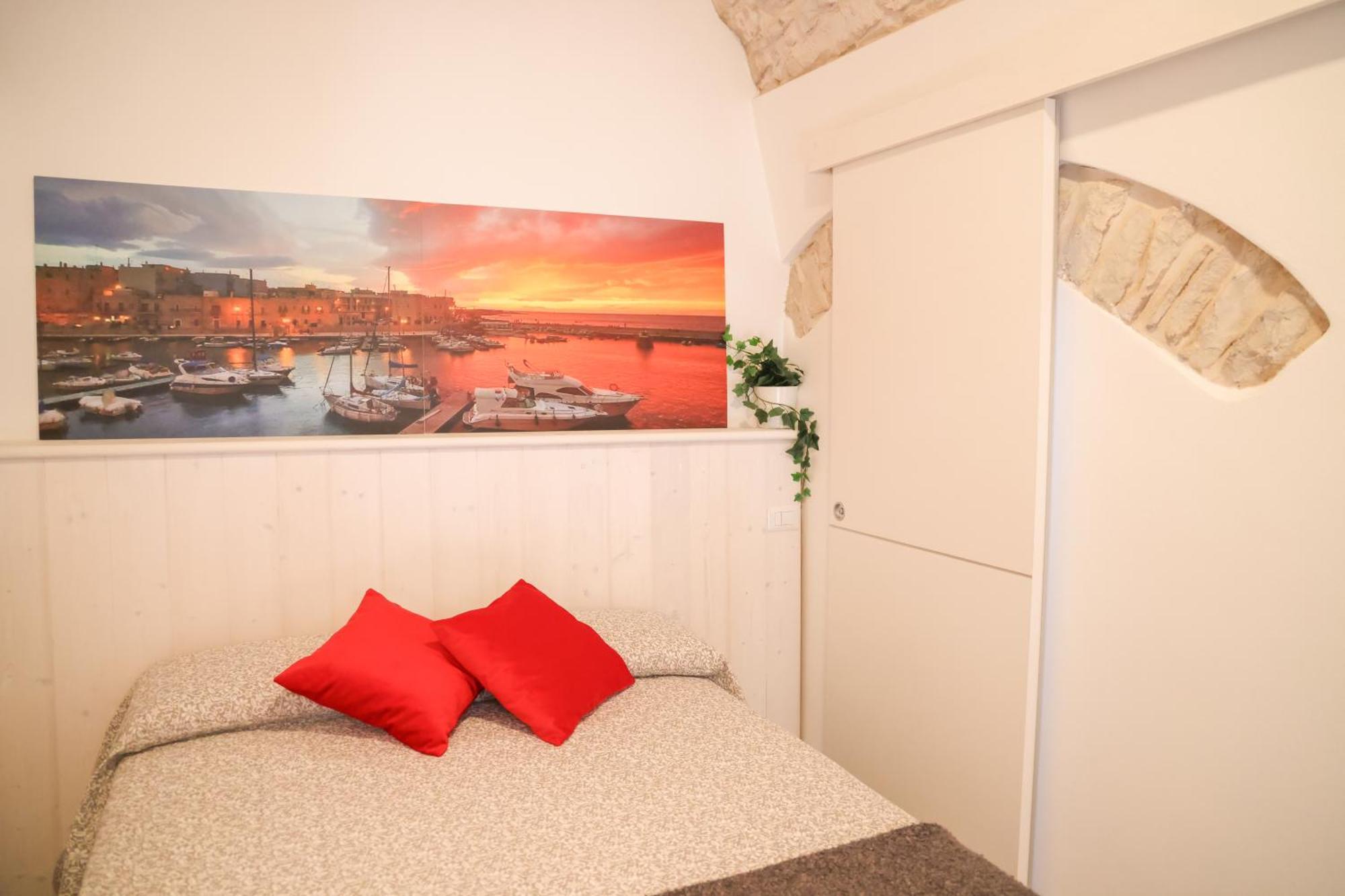 Room 20 - Piccola Camera In Pietra Bianca Giovinazzo Bagian luar foto