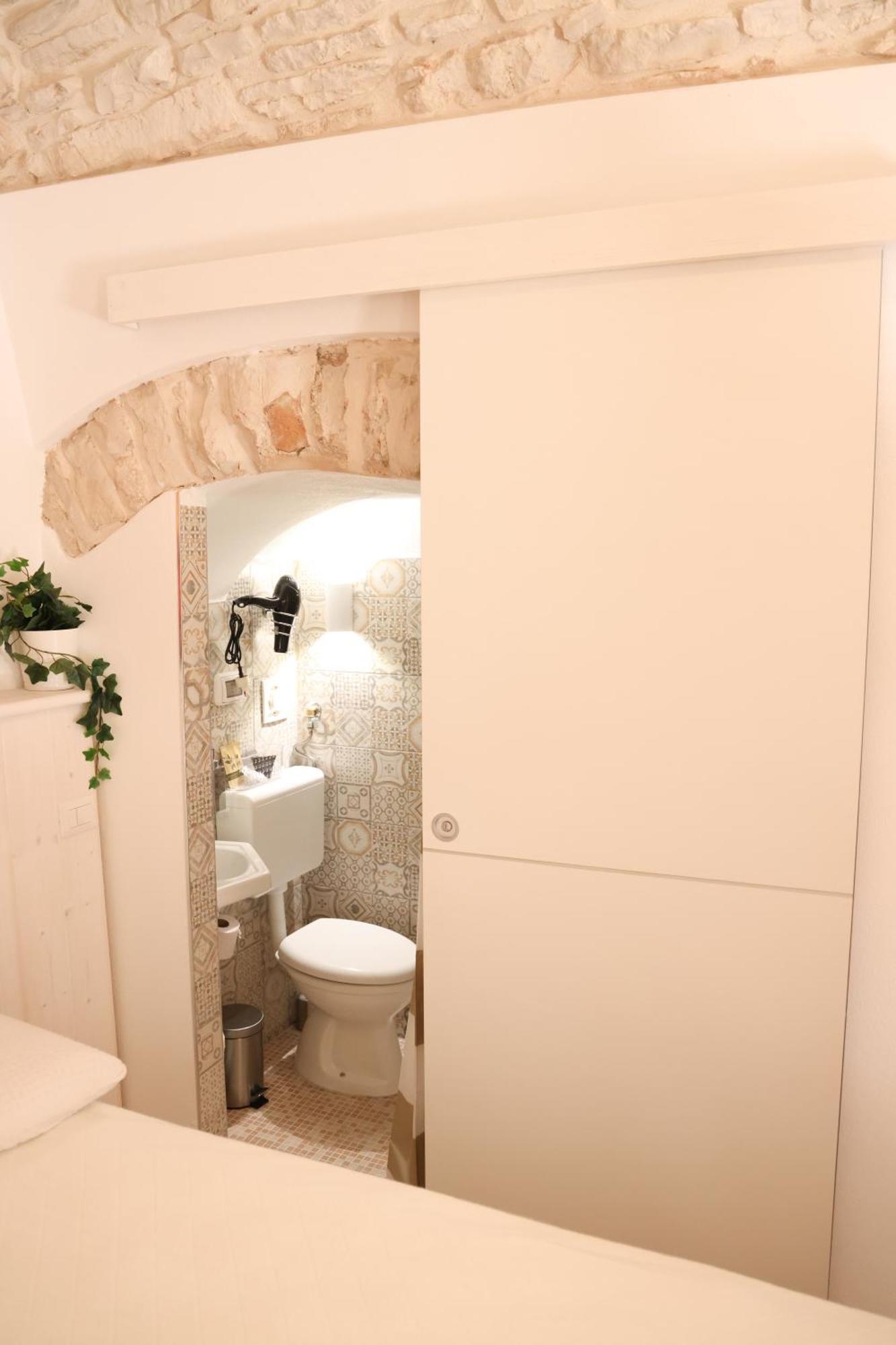 Room 20 - Piccola Camera In Pietra Bianca Giovinazzo Bagian luar foto